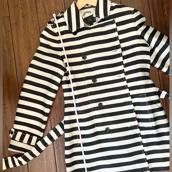 Banana Republic Striped Trench - Picture 9 of 15